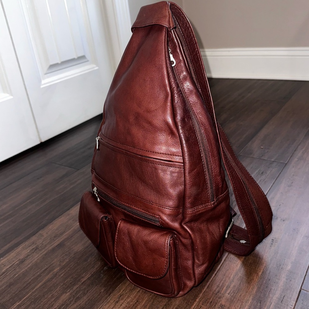 VINTAGE 90’s Paul and Taylor Brown Leather Large Sling Backpack Unisex - Picture 3 of 15